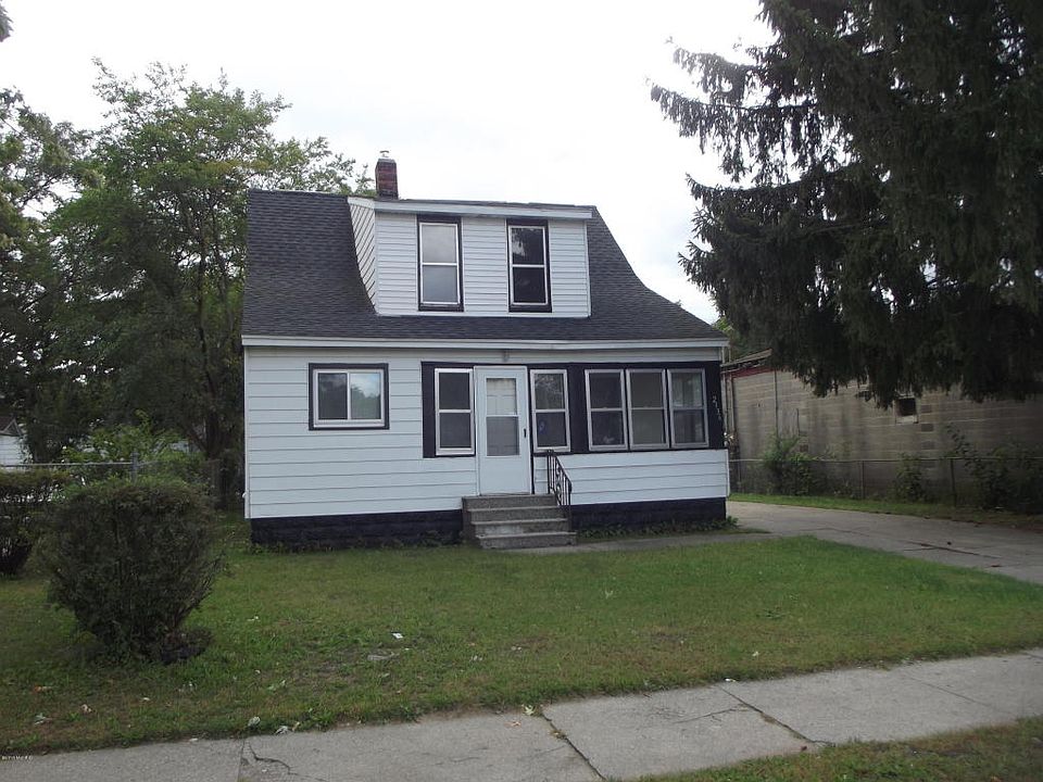 1st image of 2136 Hoyt St