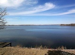 705 S Lake Hendricks Dr, White, SD 57276