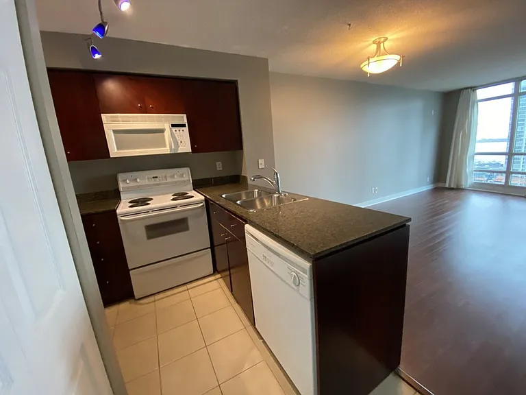 397 Front St W #2201 — Photo 1