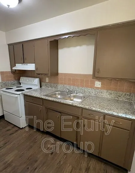 352 S Blackstone St #8 — Photo 5