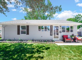 751 Hillcrest Dr, Romeoville, IL 60446