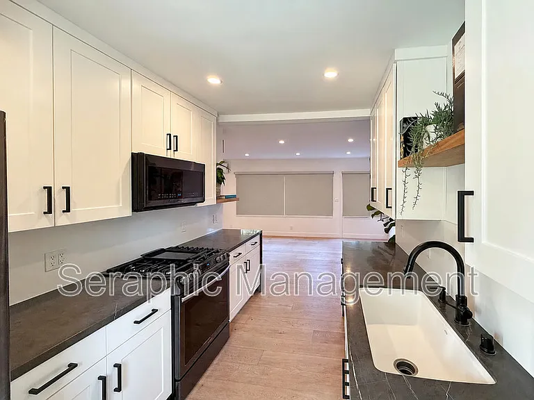 425 15th St #D — Photo 1