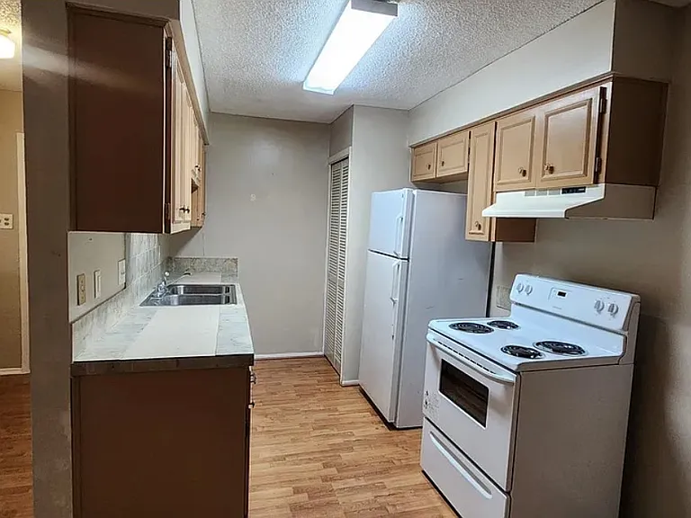 2015 Anchor Dr #4 — Photo 3