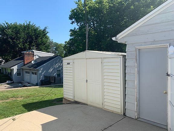 4th image of 2821 N Lewis Ave