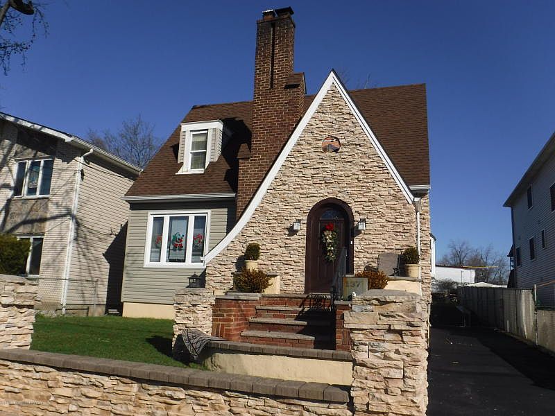 1st image of 137 Whitman Ave