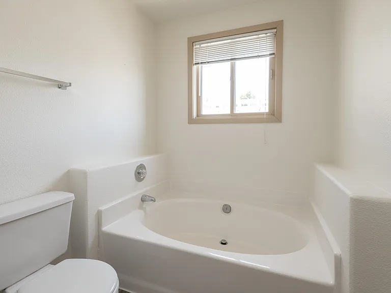 1050 NE Butler Market Rd #36 — Photo 13