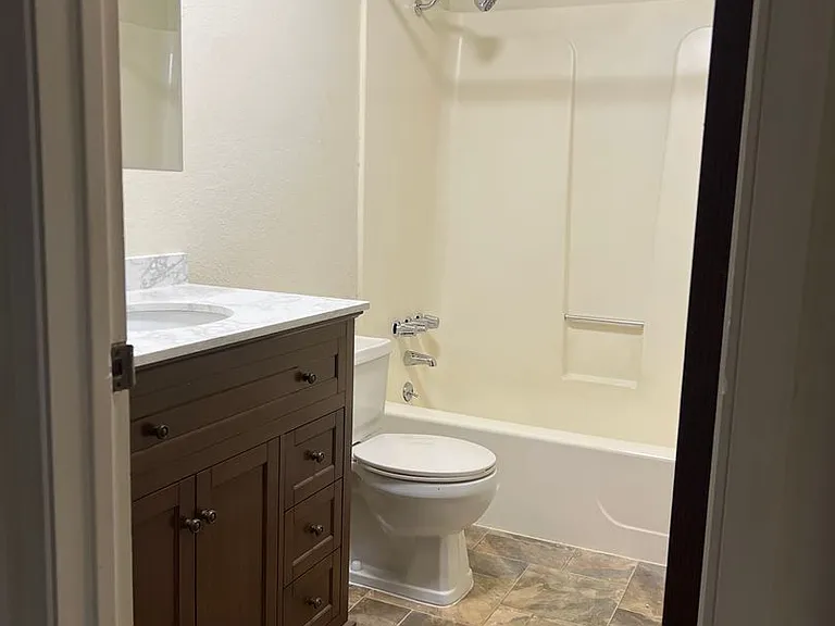 2500 Hubbard Ln — Photo 8