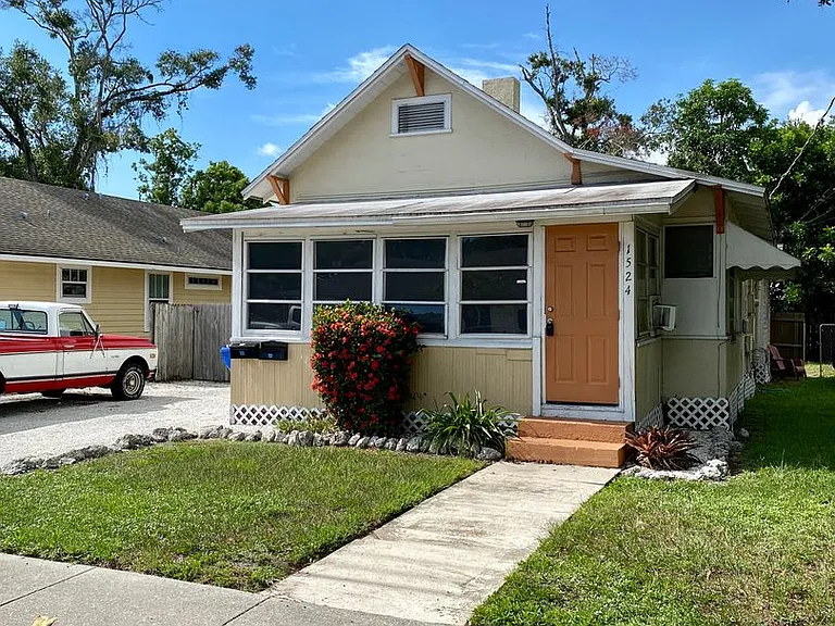 1524 Ballard Park Dr — Photo 2