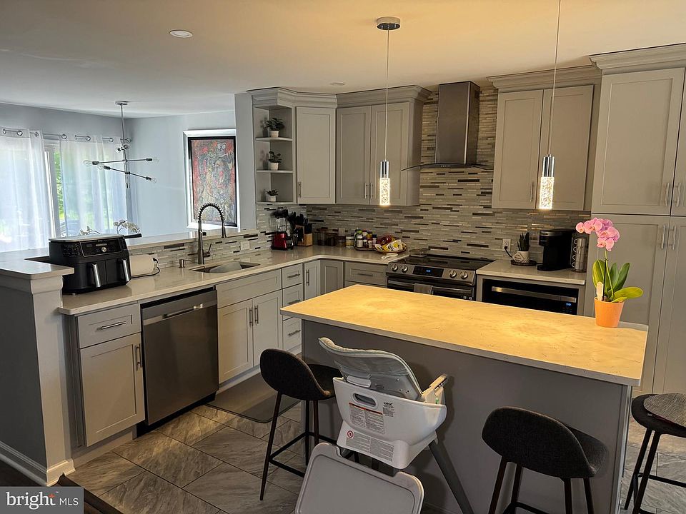 1st image of 574 S Mount Vernon Cir