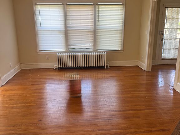 5th image of 883 Farmington Ave #1