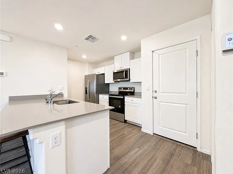3730 Celesta Vista Ave — Photo 8