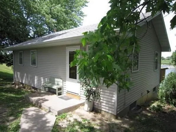2263 Walton Lake Dr, Fairfield, IA 52556