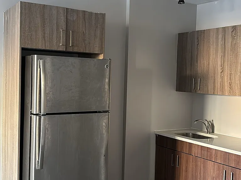 108 N Grove St #2 — Photo 3
