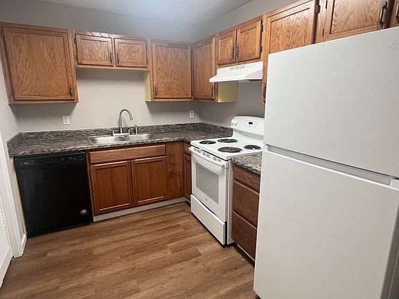 4th image of 105 Hillridge Ct APT C