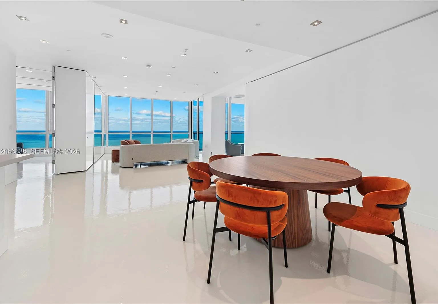 Continuum On South Beach — Photo 2