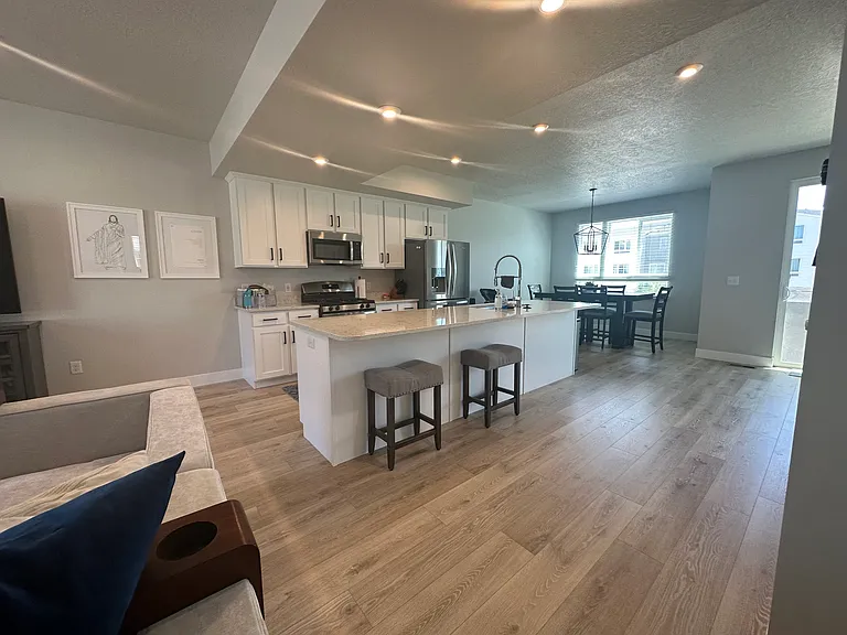 1023 W 360 S — Photo 3