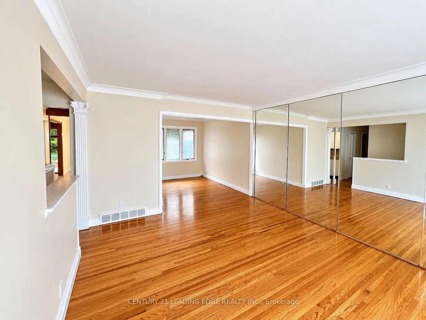 4 bed, $2,400 — Photo 3