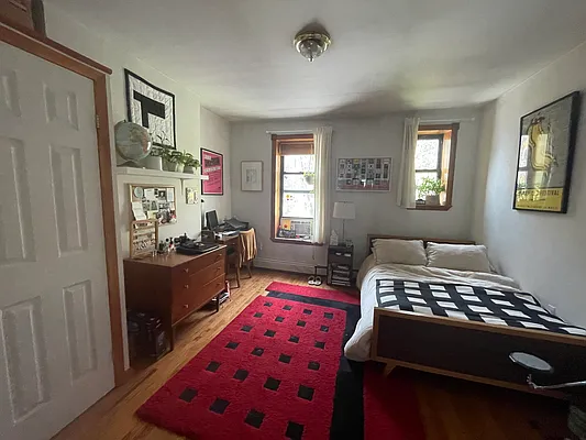 Rented by Standard Living Realty Inc | media 5