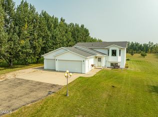 8415 Ridgeland Dr, Bismarck, ND 58503