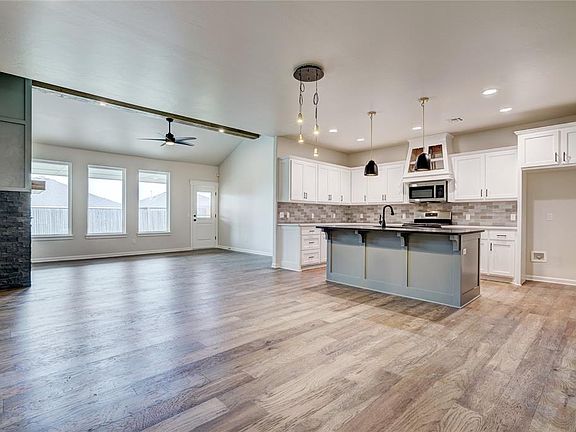 5th image of 2828 Wild Rose Ln