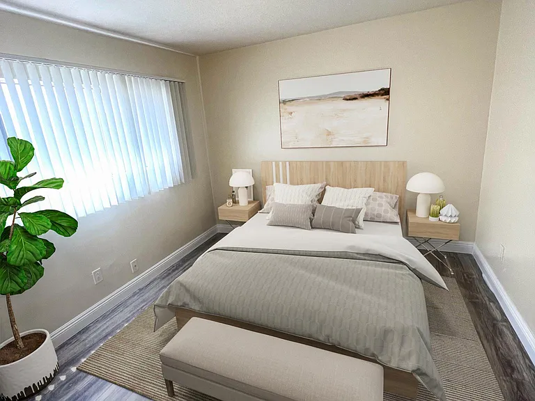 11541 Stuart Dr — Photo 2