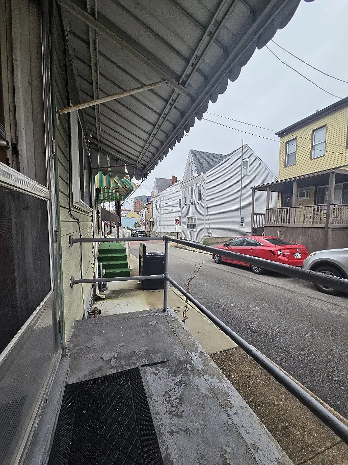 1 bed, 1000 sqft, $1,250 — Photo 2