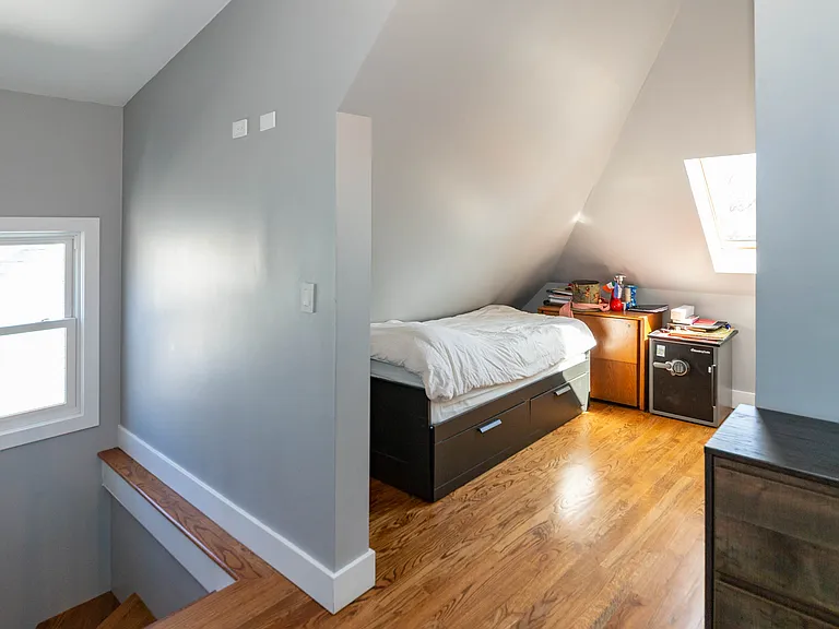 2243 N Monticello Ave — Photo 13