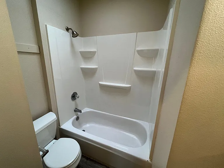 Davis Place Apartments — Photo 10