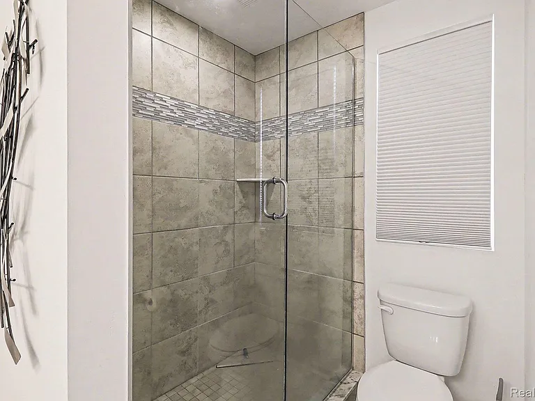 258 S Mill St — Photo 21