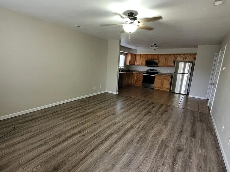 416 Shade Tree Ln — Photo 11