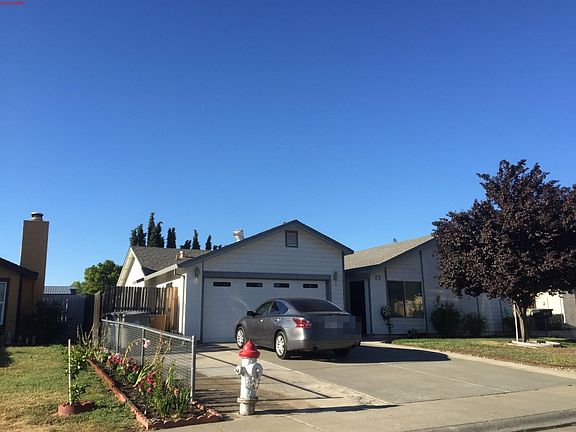 3rd image of 26 Suntrail Cir