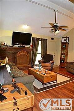 4th image of 2813 Brookhollow Dr