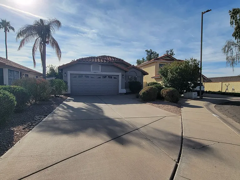 8817 E Dahlia Dr — Photo 2