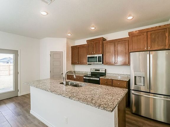 4th image of 2220 Hornbeam St
