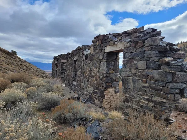 701-703 Kingston Canyon Rd, Austin, NV 89310