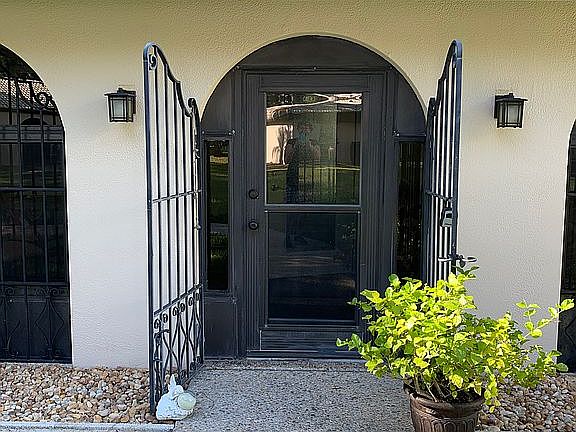 3rd image of 411 Oxford Dr #411