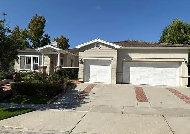 4 bed, 3062 sqft, $8,750 — Photo 2