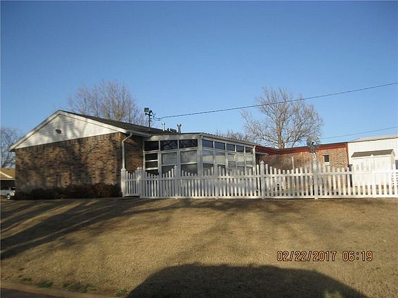3rd image of 400 Hoover Cir