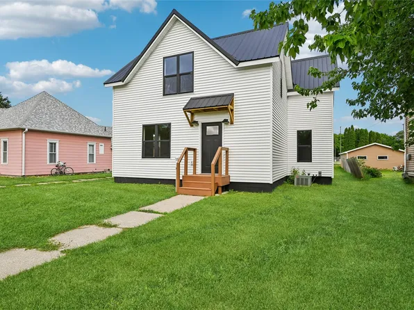 615 7th Ave, Belle Plaine, IA 52208