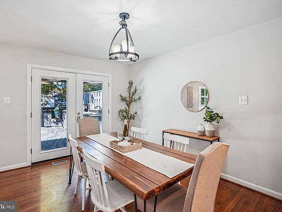 5th image of 8316 Woodward St