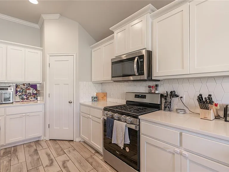 13809 Village Cv — Photo 11