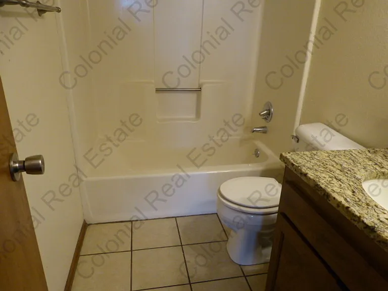 813 Laurelwood Dr — Photo 8