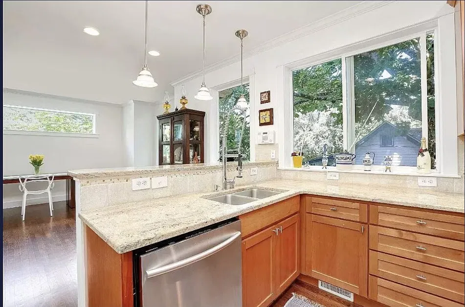4 bed, 2650 sqft, $5,750 — Photo 4
