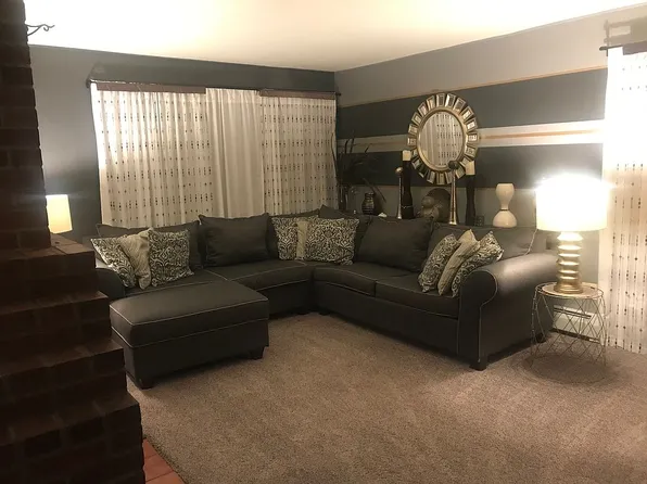 5 Vineyard Rd, Levittown, PA 19057