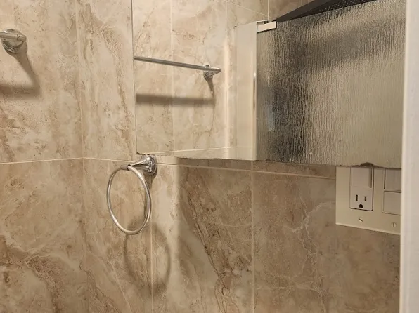 110-06 Colonial Avenue image 5 of 7