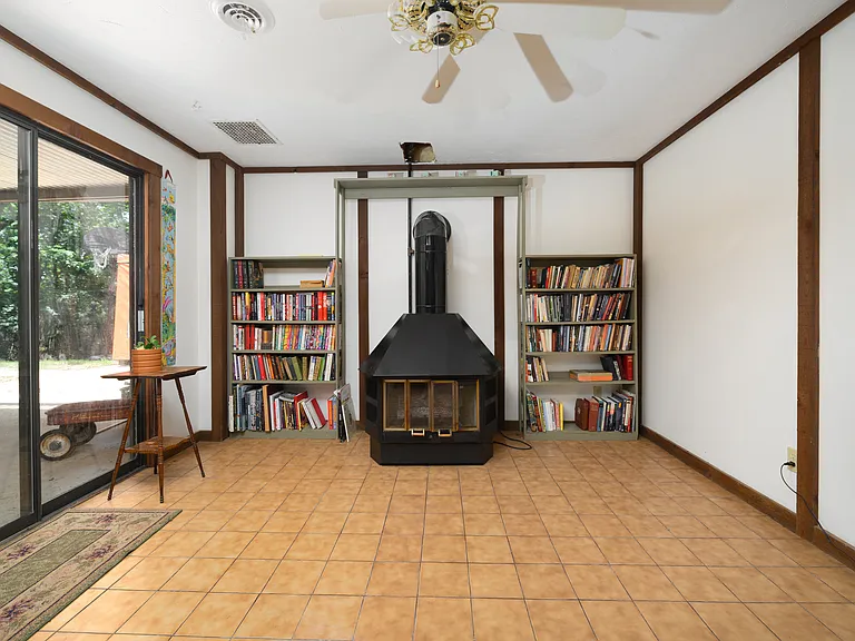 107 Lincoln Ln — Photo 16