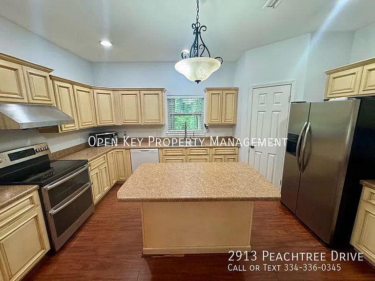 2913 Peachtree Dr — Photo 3