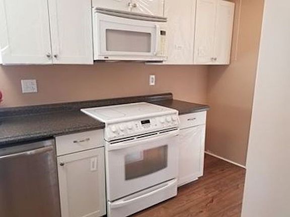 3rd image of 403 Gouverneur St