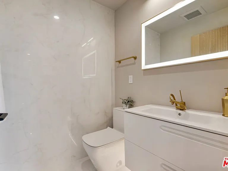 7966 Mulholland Dr — Photo 33
