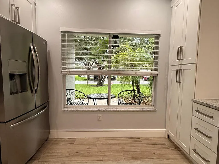 1310 SW 48th Ter — Photo 9